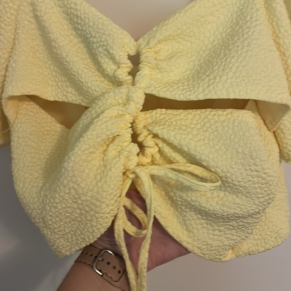 VICI Tarin Puff Sleeve Crop Top in Butter Yellow - Picture 6 of 6